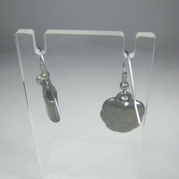 PP Garden Pansy Watering Can Earring Pierced Jewelry Pewter Hook - Picture 3 of 4